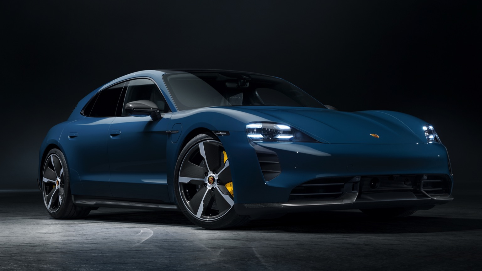 Porsche Taycan Sport Turismo laadpaal