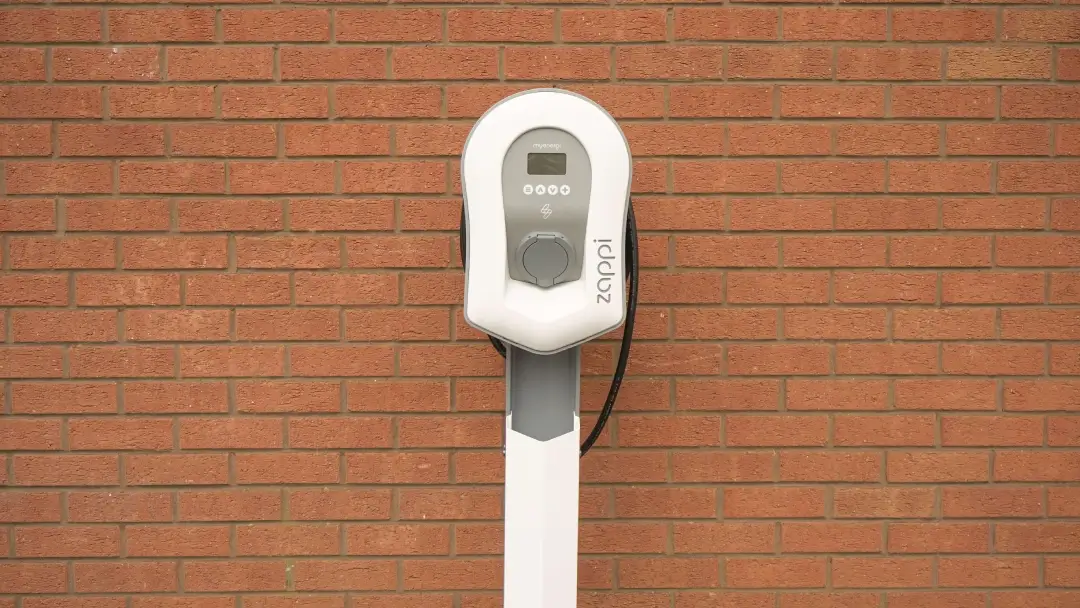myenergi zappi socket op paal