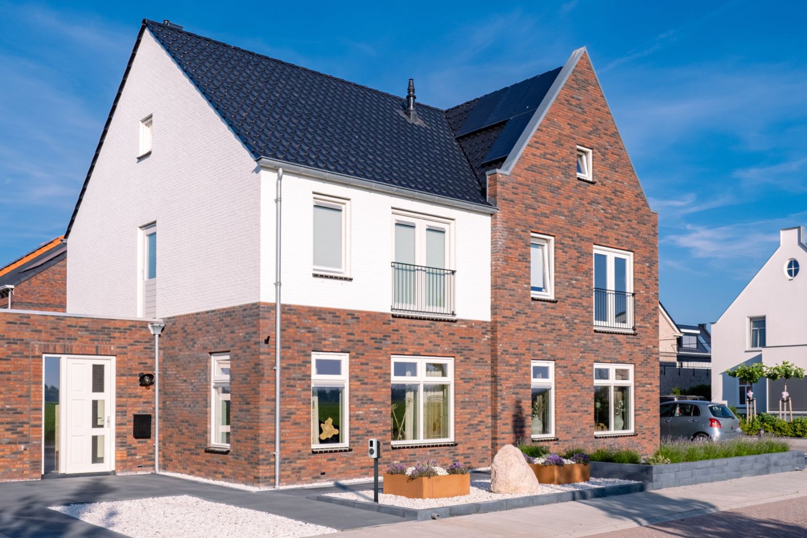 Een laadpaal bij een koopwoning, huurwoning of bedrijfspand, mag dat zomaar?