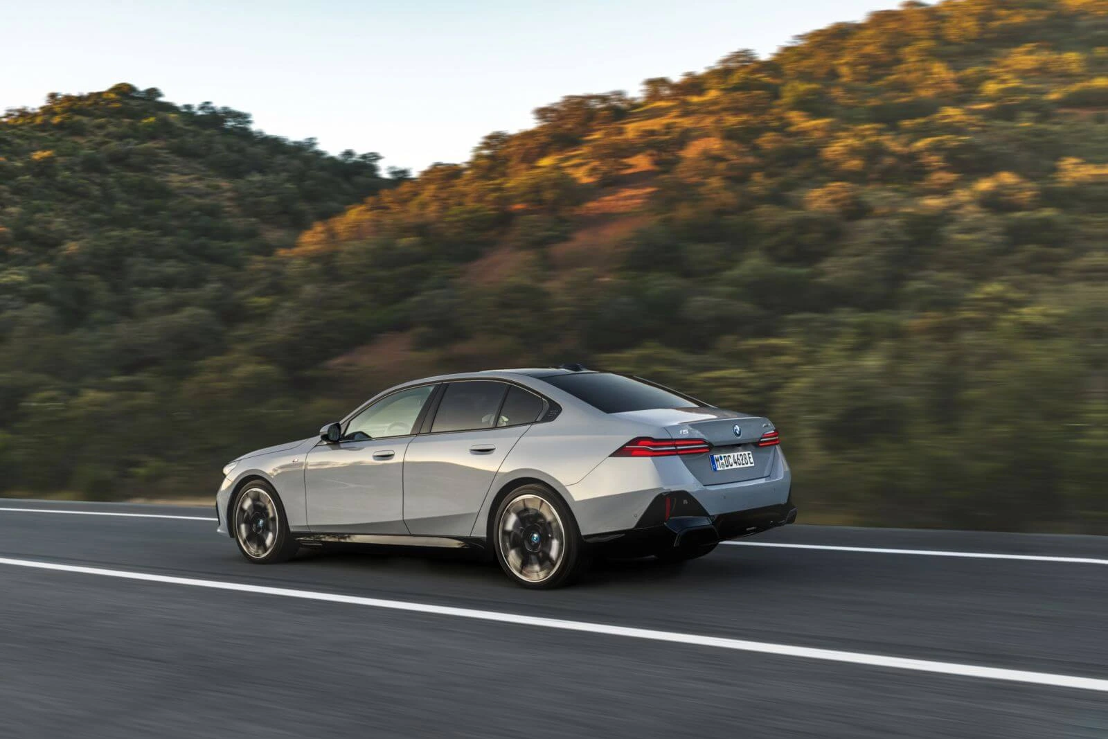 auto-lader-kopen-bmw-i5