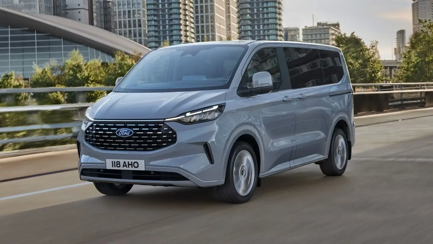 Ford-E-Tourneo-Custom-lader