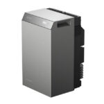 Thumbnail of  Zijaanzicht van de grijze EcoFlow STREAM AC 5000 thuisbatterij met digitaal display tegen een witte achtergrond.