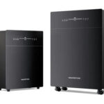 Thumbnail of  Twee zwarte Marstek Venus-E 5.12kWh V3.0 thuisbatterijen van verschillend formaat tegen een witte achtergrond.