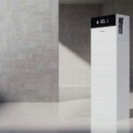 Thumbnail of  Pylontech Force H2 V2 thuisbatterij met display in een moderne strakke ruimte.