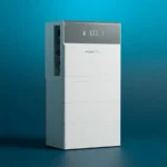 Thumbnail of  Witte Pylontech Force H3 batterijmodule voor thuisopslag met display voor laadstatus voor een blauwe achtergrond.