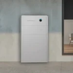 Thumbnail of  Witte Sigen Energy Controller 10.0 kW hybride omvormer gemonteerd tegen een grijze wand.